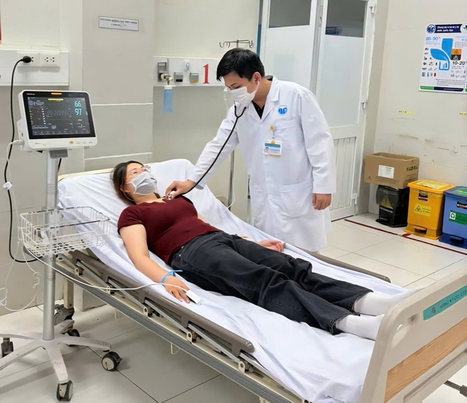 TP.HCM: 11 c&ocirc;ng nh&acirc;n đi cấp cứu sau bữa ăn trưa - Ảnh 1.