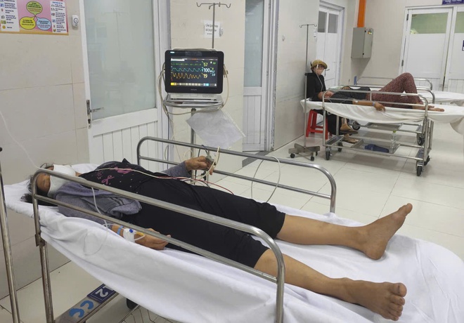 TP.HCM: 11 c&ocirc;ng nh&acirc;n đi cấp cứu sau bữa ăn trưa - Ảnh 3.