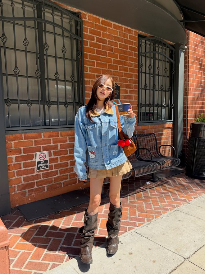 Vẻ ngoài trẻ trung và nổi bật nhờ áo khoác denim dễ phối- Ảnh 1.