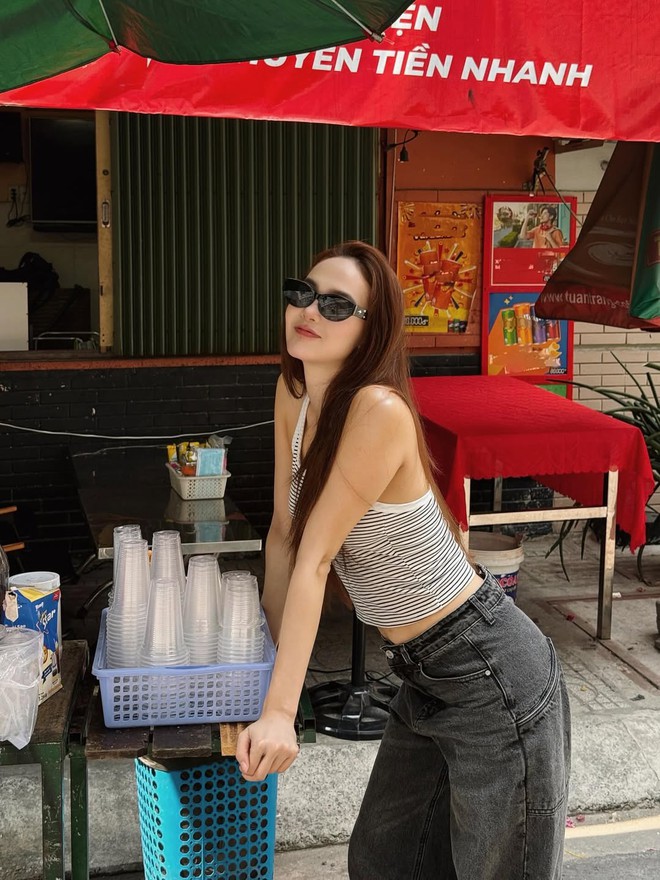 Áo ba lỗ giúp nàng tự tin xuống phố ngày hè- Ảnh 2.