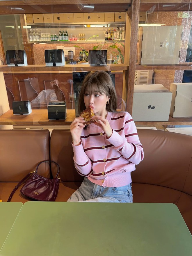 Áo cardigan là lựa chọn hoàn hảo cho những chuyến du lịch hè - Ảnh 2.