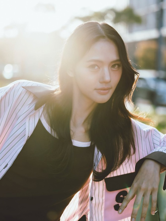 Nàng tự tin hơn khi chọn áo sơ mi kẻ sọc cho trang phục thường ngày- Ảnh 2.