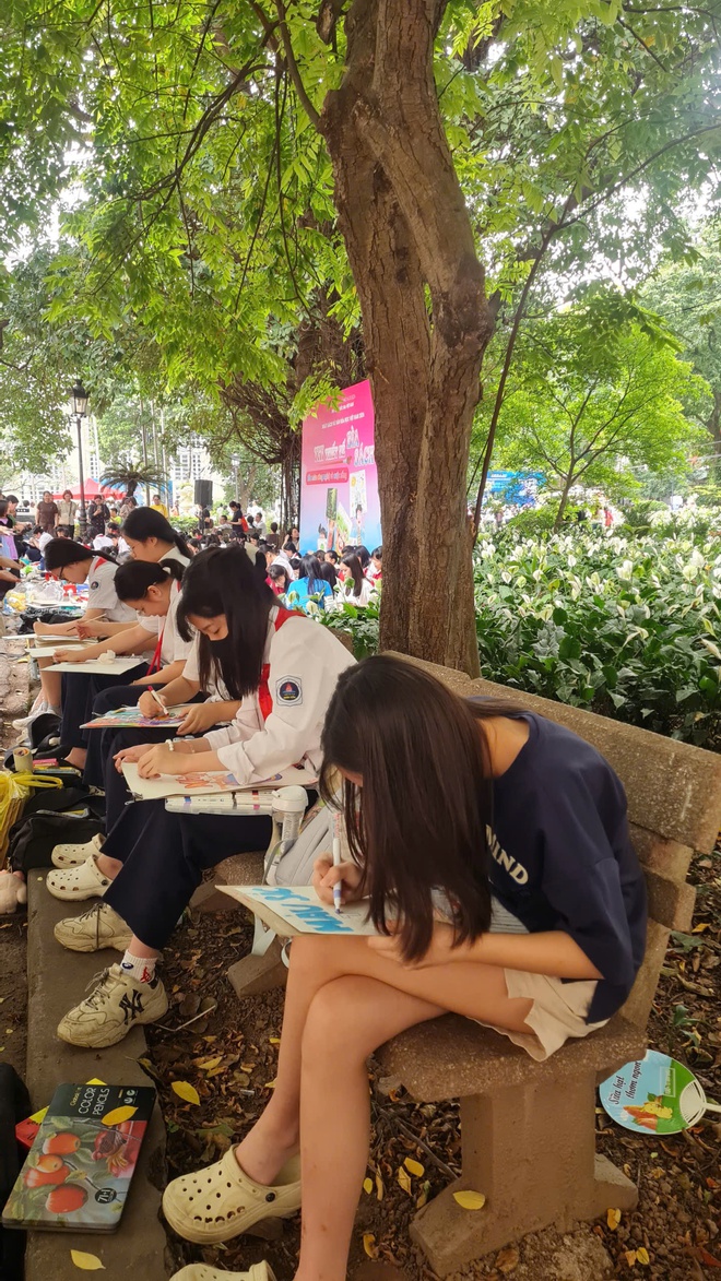 Ng&agrave;y s&aacute;ch h&uacute;t trẻ em, văn h&oacute;a đọc l&ecirc;n ng&ocirc;i số- Ảnh 3.