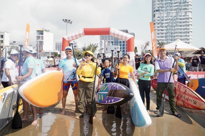 Phố biển Quy Nhơn sặc sỡ sắc m&agrave;u trong giải đua thuyền sup- Ảnh 3.