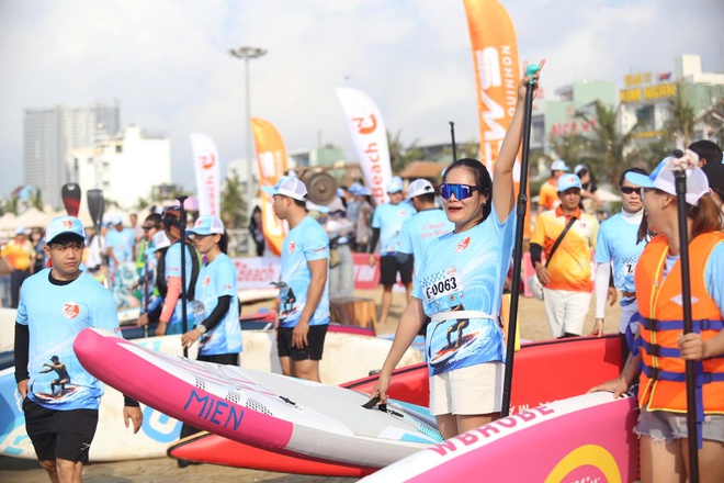Phố biển Quy Nhơn sặc sỡ sắc m&agrave;u trong giải đua thuyền sup- Ảnh 5.