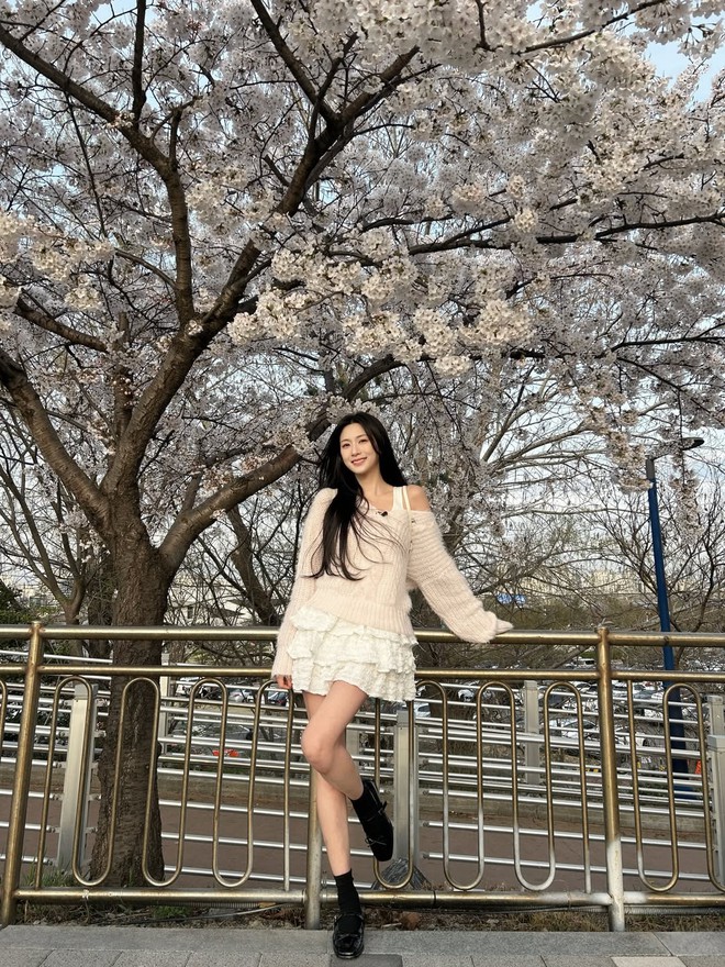 Muốn tôn dáng và nổi bật hơn nàng đừng bỏ qua chân váy xếp tầng  - Ảnh 1.