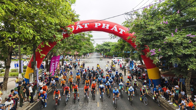 S&ocirc;i động cuộc đua xe đạp quanh Th&agrave;nh cổ- Ảnh 1.