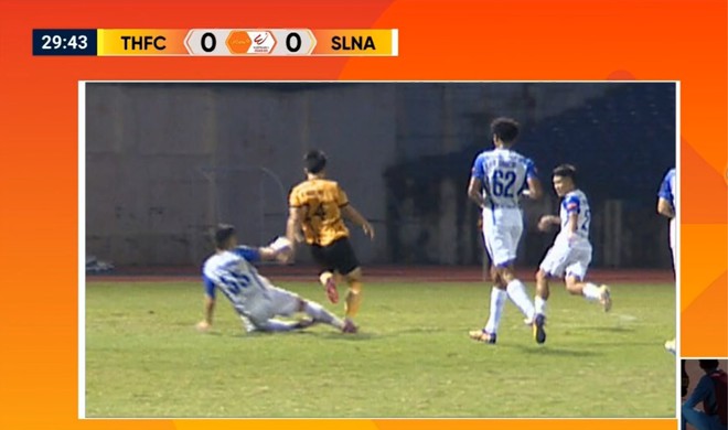 Bị thẻ đỏ, SLNA vẫn &lsquo;bắt&rsquo; chủ nh&agrave; Thanh H&oacute;a phải đau đớn chia điểm- Ảnh 2.