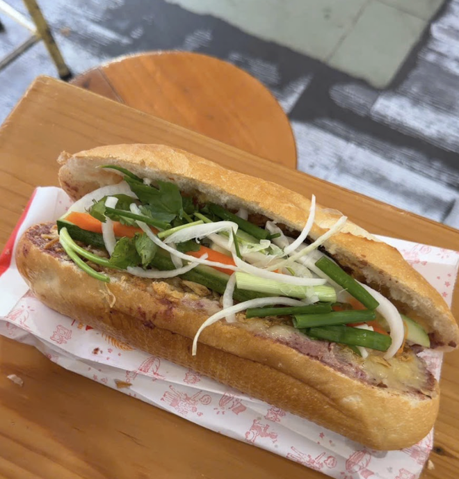 Xe b&aacute;nh m&igrave; thịt nướng ngon nhất thế giới ở trung t&acirc;m TP.HCM, giờ ra sao? - Ảnh 6.