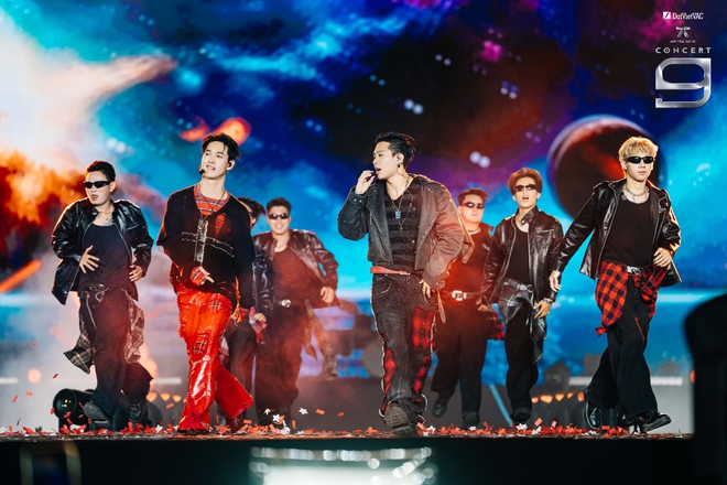 HIEUTHUHAI, Quang H&ugrave;ng MasterD c&ugrave;ng d&agrave;n anh trai 'đốt ch&aacute;y' s&acirc;n khấu- Ảnh 5.