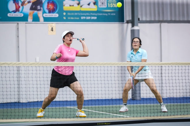 Đ&ocirc;i nữ B&aacute;o Thanh Ni&ecirc;n đoạt HCĐ giải pickleball Hội Nh&agrave; b&aacute;o Việt Nam- Ảnh 1.