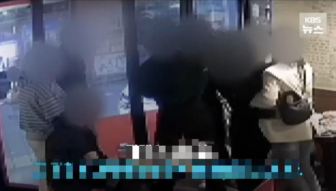 Clip nam đạo diễn bị h&agrave;nh hung đến chết g&acirc;y phẫn nộ dư luận H&agrave;n Quốc   - Ảnh 2.