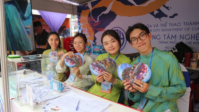 Muốn săn tour gi&aacute; tốt giữa m&ugrave;a gi&aacute; leo thang, người trẻ t&igrave;m đến địa điểm n&agrave;y- Ảnh 3.