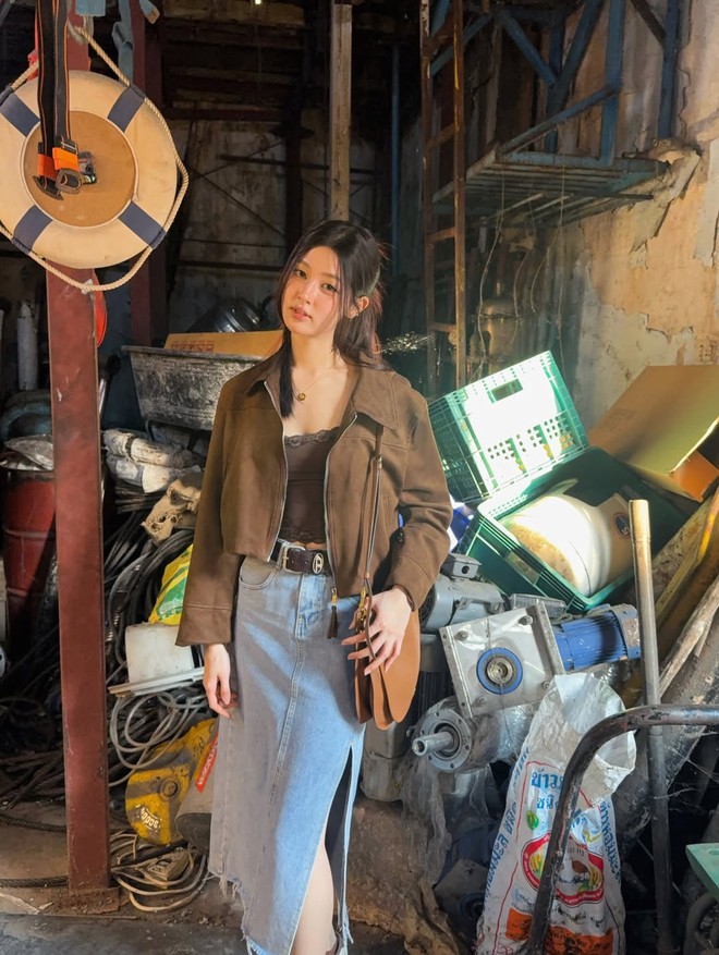 Chân váy denim 'khuấy đảo' phong cách thời trang mùa hè- Ảnh 7.