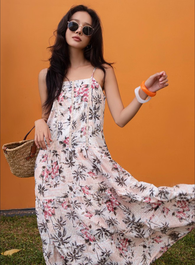 Đón nắng gió mùa hè cùng váy hai dây, đầm maxi cổ yếm thướt tha- Ảnh 3.