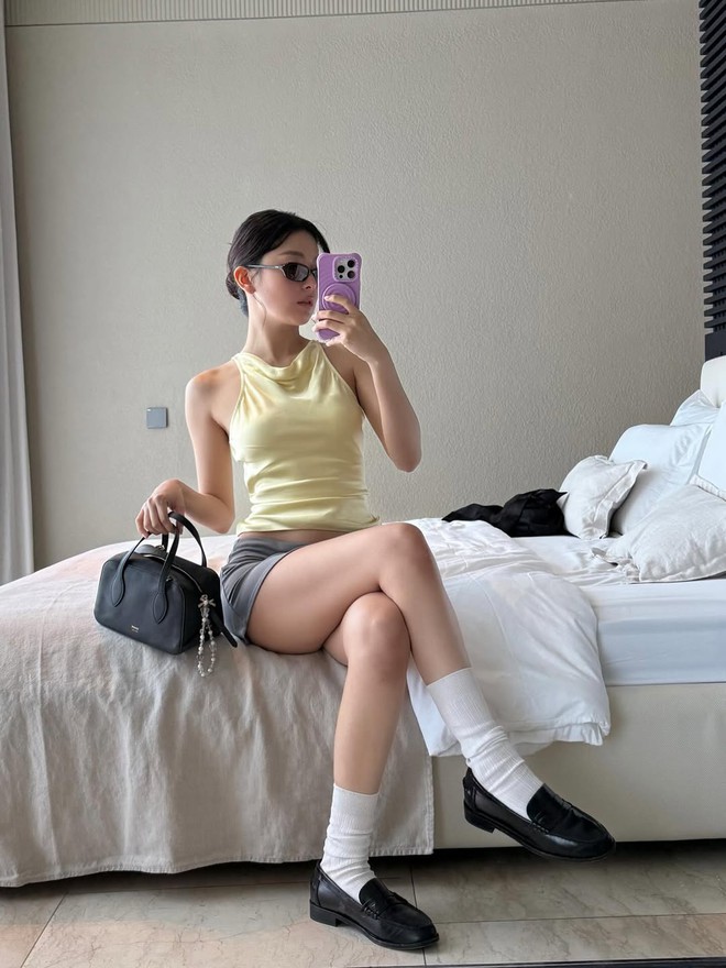 Diện giày loafer đi học, đi làm hay dạo phố đều chuẩn phong cách - Ảnh 4.