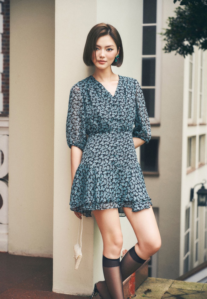 Váy hoa nhí tay phồng, kiểu váy họa tiết đẹp nhất mùa- Ảnh 6.