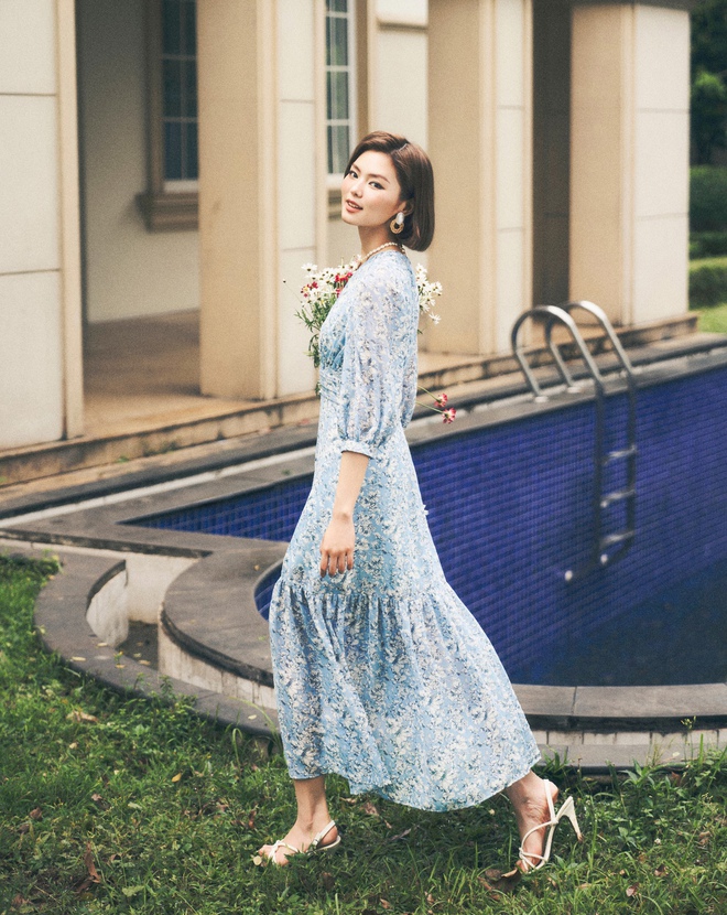 Váy hoa nhí tay phồng, kiểu váy họa tiết đẹp nhất mùa- Ảnh 11.