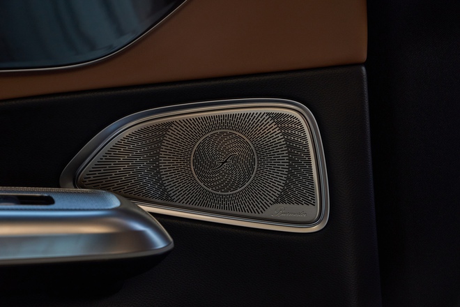 '&Ocirc;m' v&ocirc;-lăng Mercedes E300 AMG v&ograve;ng quay đảo Ngọc: C&ograve;n điều g&igrave; gi&aacute; trị hơn chất sang? - Ảnh 7.