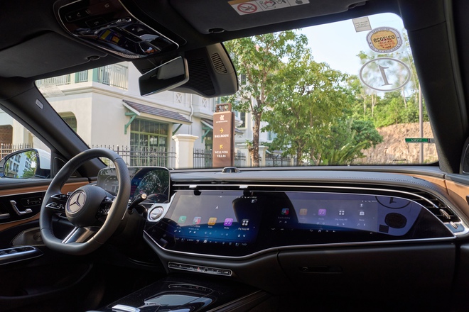 '&Ocirc;m' v&ocirc;-lăng Mercedes E300 AMG v&ograve;ng quay đảo Ngọc: C&ograve;n điều g&igrave; gi&aacute; trị hơn chất sang? - Ảnh 4.