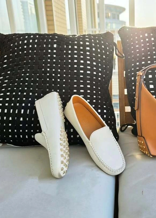 Diện giày loafer đi học, đi làm hay dạo phố đều chuẩn phong cách - Ảnh 7.