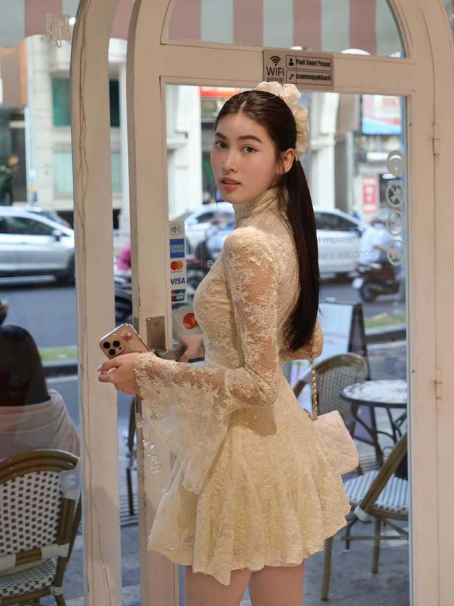 Váy ren và vẻ đẹp ‘nàng thơ’ đang chiếm sóng mùa hè - Ảnh 7.