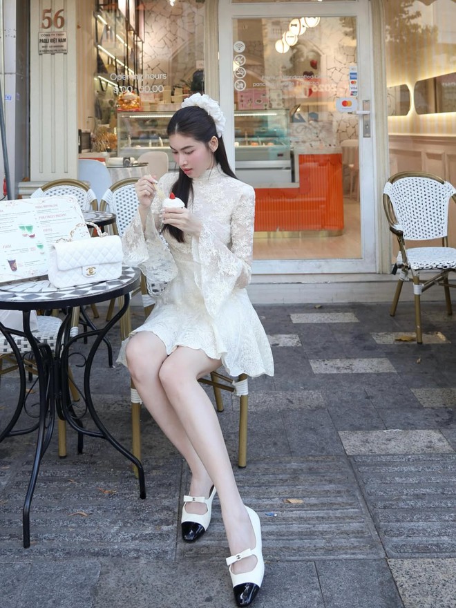 Váy ren và vẻ đẹp ‘nàng thơ’ đang chiếm sóng mùa hè - Ảnh 6.