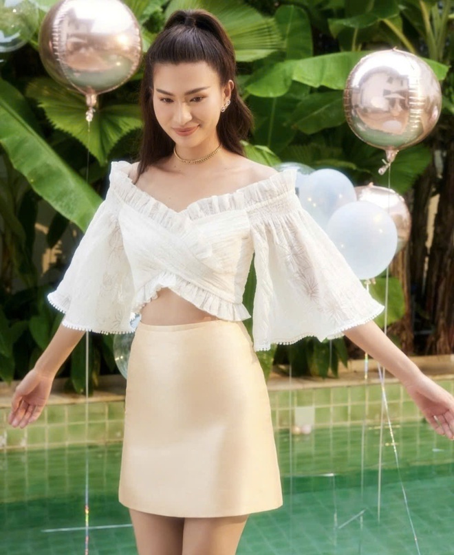 Áo blouse cách điệu mang chút điệu đà cho ngày hè - Ảnh 6.