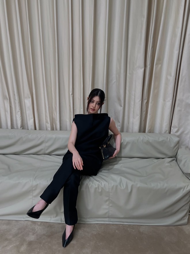 Không cần rực rỡ, trang phục màu đen vẫn giúp nàng nổi bật theo cách riêng - Ảnh 8.