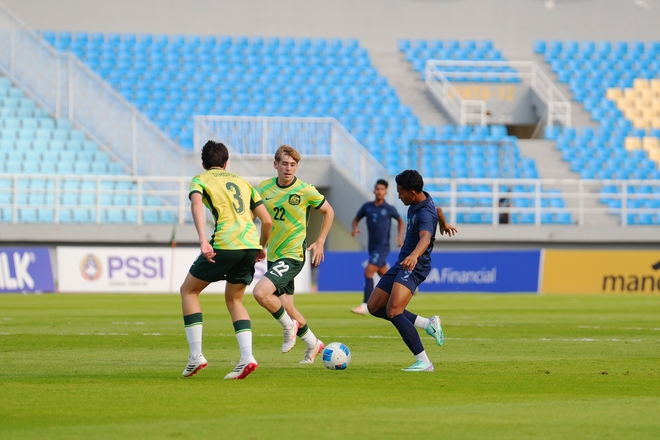 HLV U.17 &Uacute;c bất ngờ chỉ thẳng &lsquo;tử huyệt&rsquo; của U.17 Việt Nam, b&aacute;n kết cực hay- Ảnh 3.