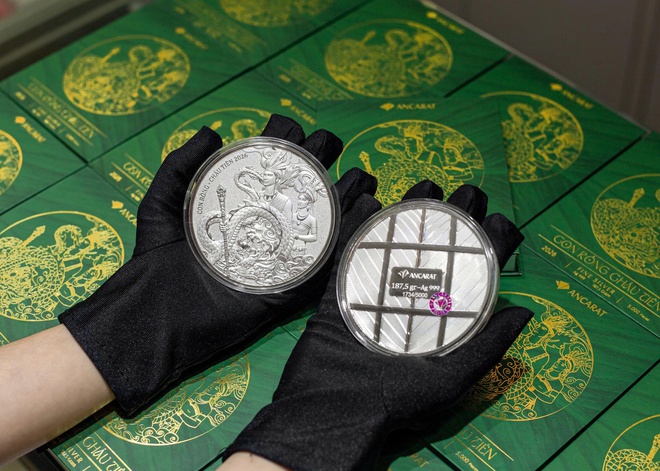 Giá vàng, giá bạc 'lao dốc' - Ảnh 2.