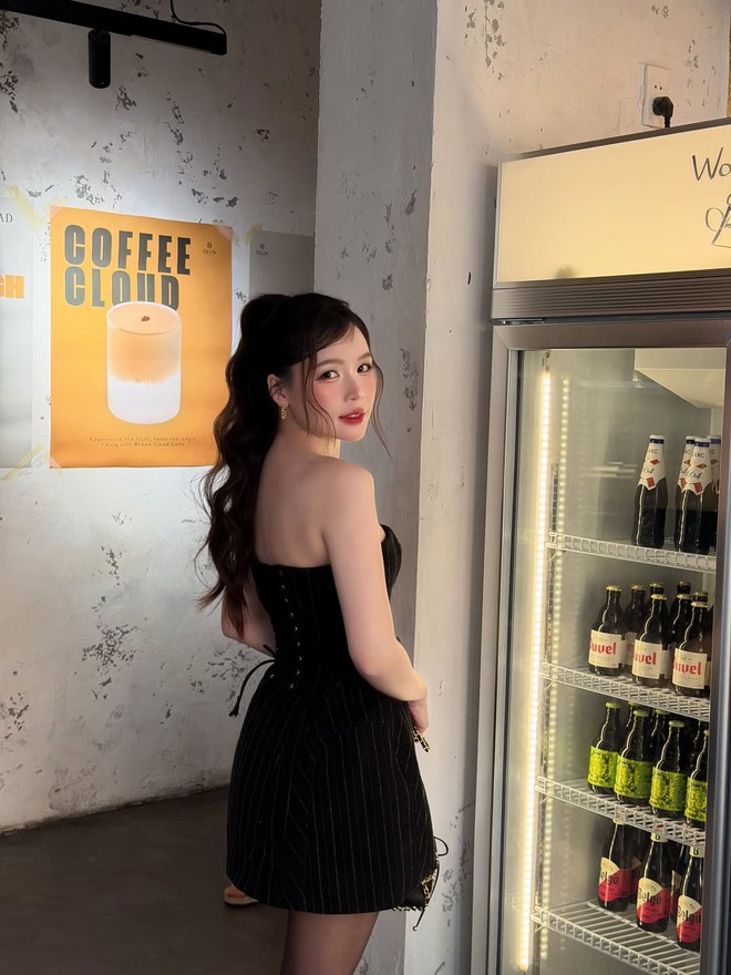 Không cần rực rỡ, trang phục màu đen vẫn giúp nàng nổi bật theo cách riêng - Ảnh 11.