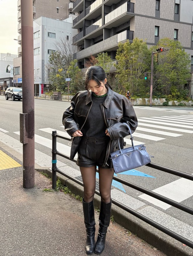 Không cần rực rỡ, trang phục màu đen vẫn giúp nàng nổi bật theo cách riêng - Ảnh 9.