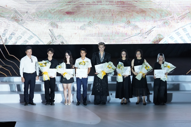 NTK Hà Duy, Vũ Việt Hà hội ngộ tại show diễn Trường đại học Kiến trúc- Ảnh 6.