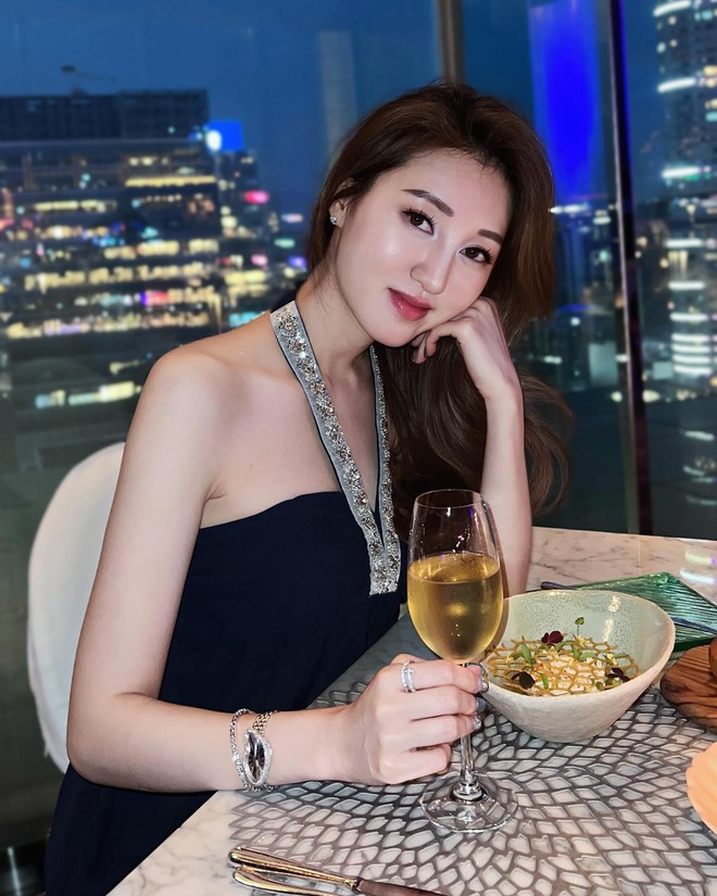 Cuộc sống sang chảnh của &Aacute; hậu Hồng K&ocirc;ng sau ly h&ocirc;n đại gia hơn 40 tuổi - Ảnh 12.