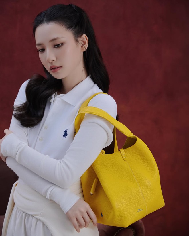 Diện áo polo khi dạo phố, đơn giản nhưng không hề mờ nhạt  - Ảnh 9.