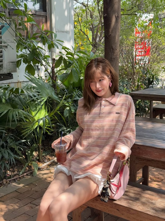 Diện áo polo khi dạo phố, đơn giản nhưng không hề mờ nhạt  - Ảnh 2.