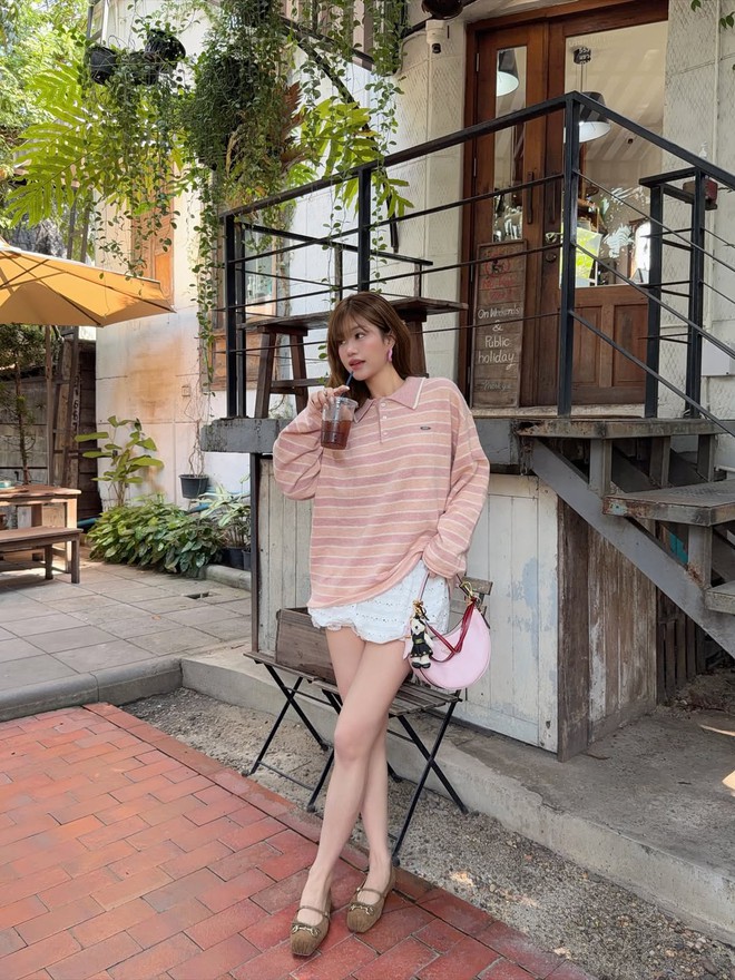 Diện áo polo khi dạo phố, đơn giản nhưng không hề mờ nhạt  - Ảnh 1.