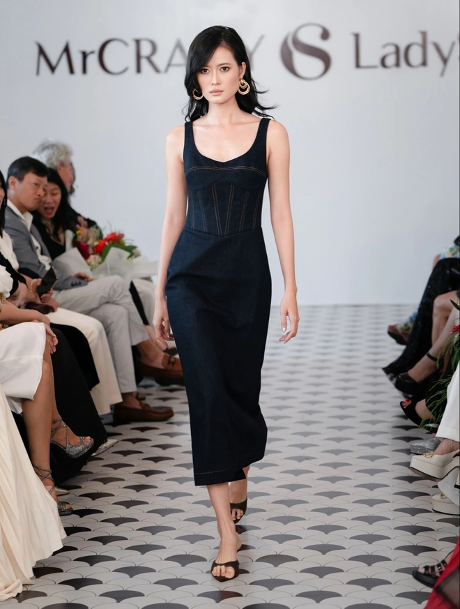 Váy denim mềm mại, thêm nét hiện đại vào bản phối thường ngày - Ảnh 9.