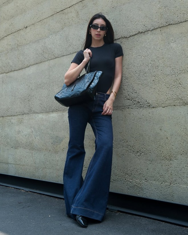 Diện quần ống loe theo cách riêng, càng mặc càng 'chất'- Ảnh 1.