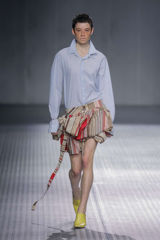 Những mẫu áo hè khiến chị em 'bừng sáng'- Ảnh 1.