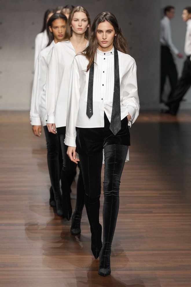 Những mẫu áo hè khiến chị em 'bừng sáng'- Ảnh 3.