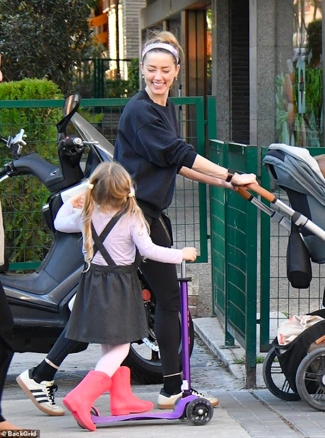 Amber Heard lui về ở ẩn c&ugrave;ng 3 con sau s&oacute;ng gi&oacute;- Ảnh 2.