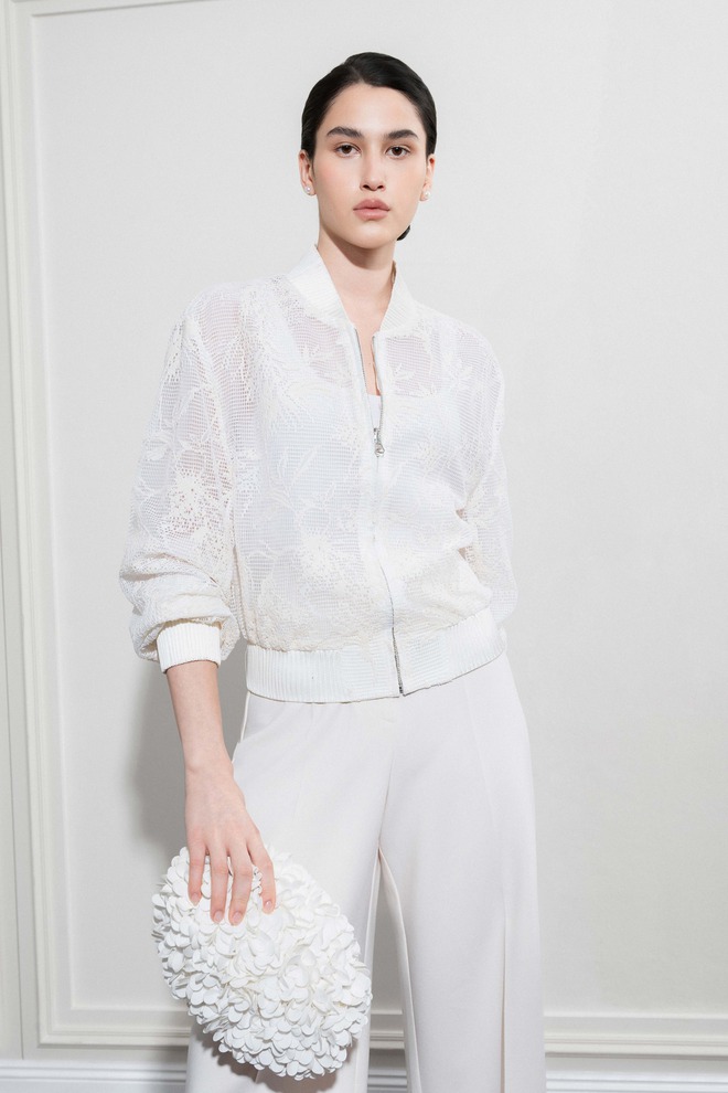 'Xuyên thấu có kiểm soát' vẫn khoe được phong cách thời trang tinh tế - Ảnh 6.