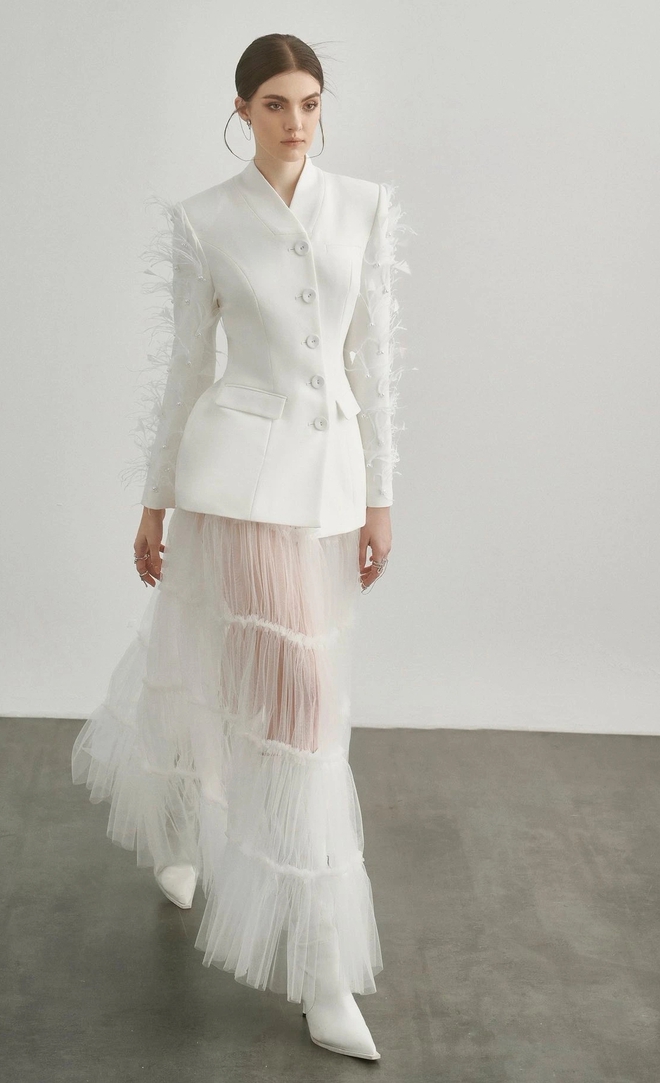 'Xuyên thấu có kiểm soát' vẫn khoe được phong cách thời trang tinh tế - Ảnh 8.