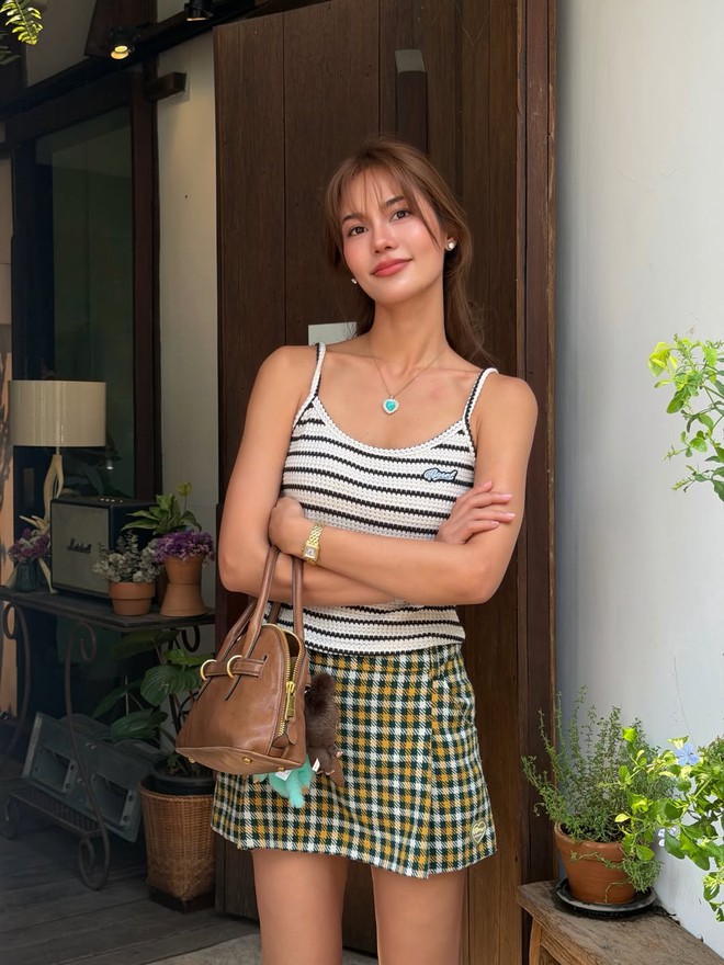 Xu hướng chân váy ngắn 2026: Tối giản nhưng vẫn đầy cuốn hút- Ảnh 8.