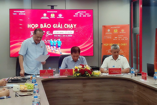 Gần 700 chiến sĩ c&ocirc;ng an c&ugrave;ng h&agrave;ng ngh&igrave;n VĐV tranh t&agrave;i giải chạy &yacute; nghĩa tại Nghệ An- Ảnh 2.