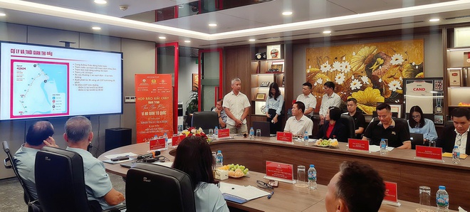 Gần 700 chiến sĩ c&ocirc;ng an c&ugrave;ng h&agrave;ng ngh&igrave;n VĐV tranh t&agrave;i giải chạy &yacute; nghĩa tại Nghệ An- Ảnh 3.