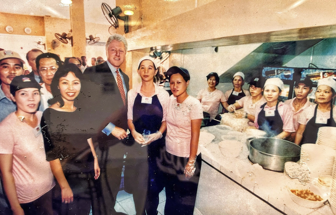 Qu&aacute;n phở ngay trung t&acirc;m TP.HCM được Tổng thống Mỹ Bill Clinton gh&eacute; ăn, giờ ra sao? - Ảnh 2.
