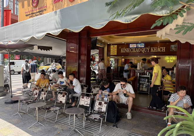 Cựu Tổng thống Mỹ Barack Obama, Thủ tướng Canada Justin Trudeau từng gh&eacute; qu&aacute;n n&agrave;y ở TP.HCM - Ảnh 3.